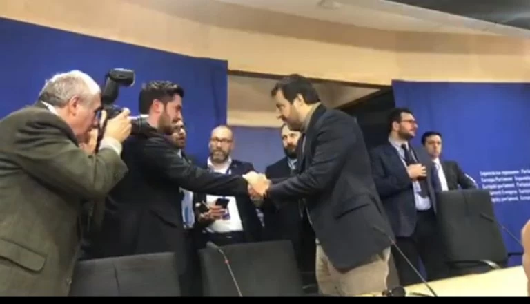 Συνάντηση ευρωβουλευτή της Ελληνικής Λύσης με Σαλβίνι (βίντεο)